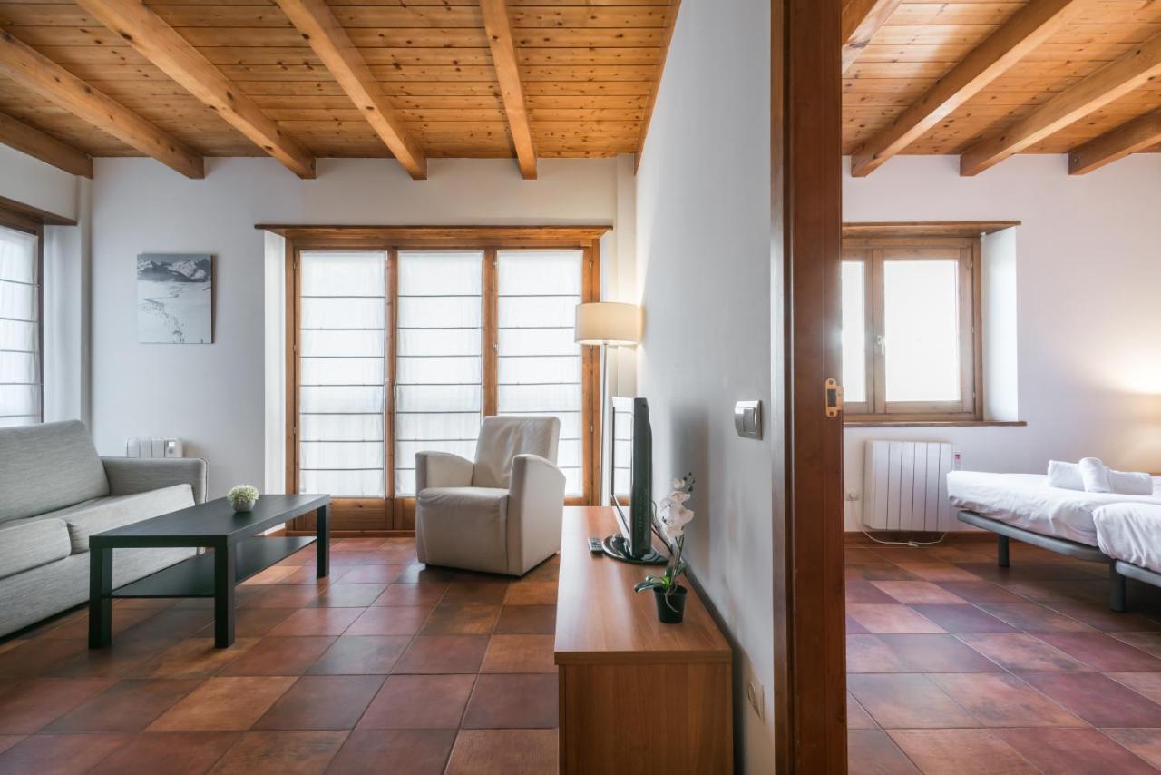 Apartamentos Snoe Mont Romies Unhola Salardu Exterior photo