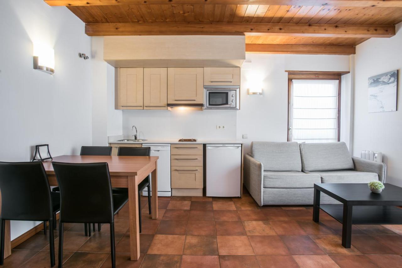 Apartamentos Snoe Mont Romies Unhola Salardu Exterior photo